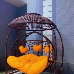 Meet your Posher, Latifa!